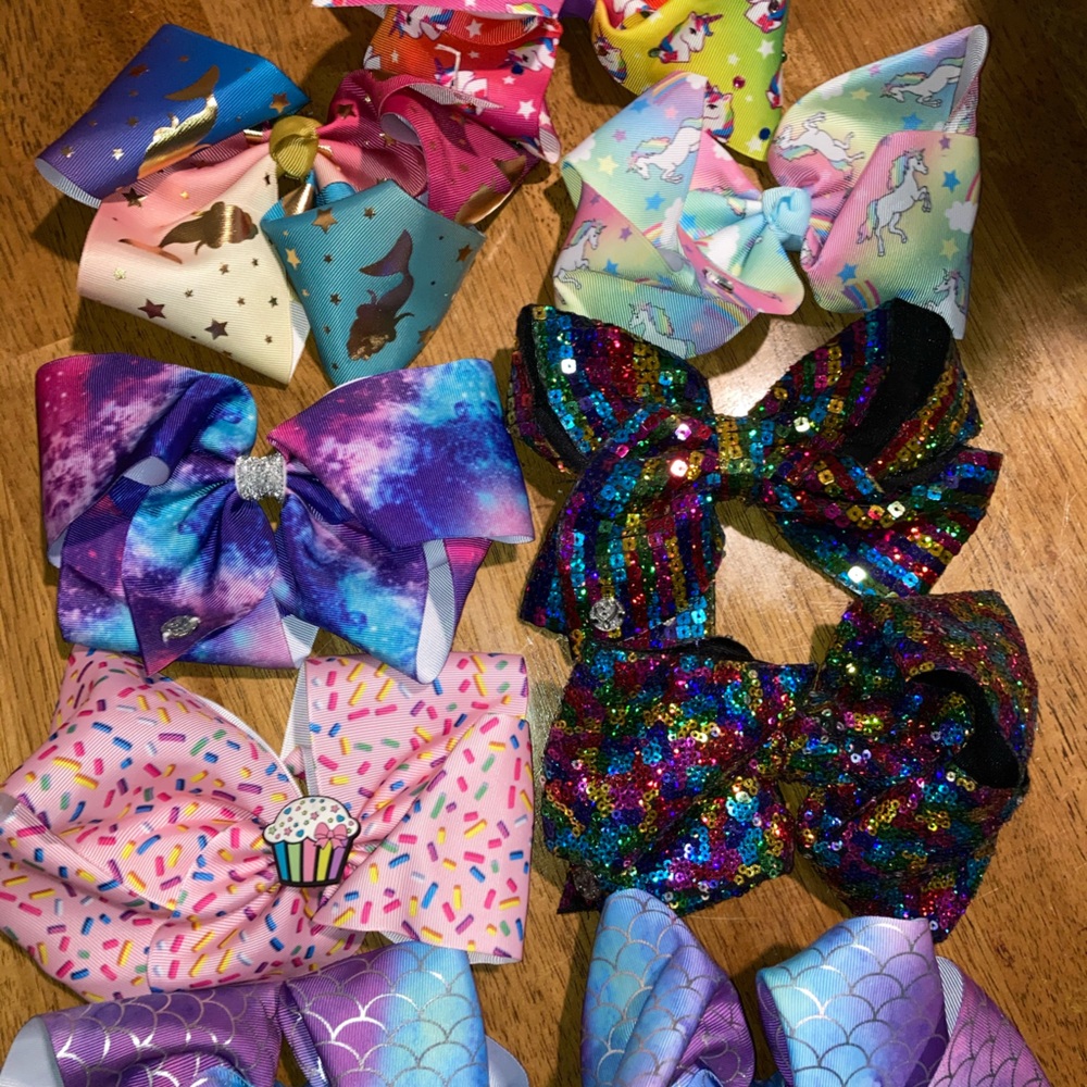 JoJo bows! 9 bows hardly worn.